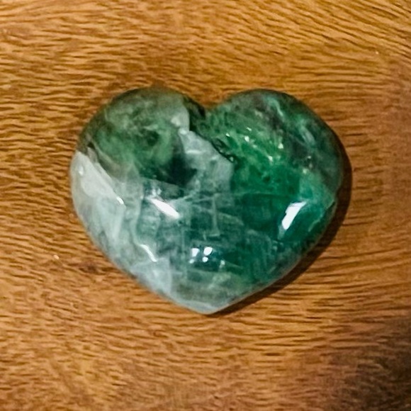 Fluorite heart - Picture 7 of 8